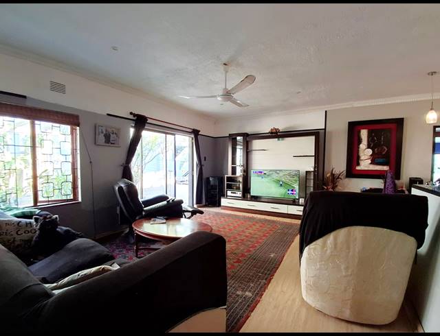 4 BEDROOM FREESTANDING FOR SALE IN SHEFFIELD BEACH